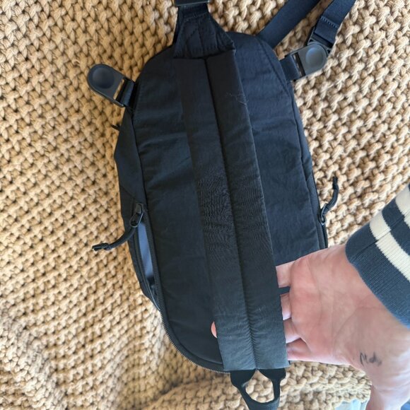 Uniqlo Black Sling Minimal Bag Perfect for Everyday Carry - Picture 6 of 8